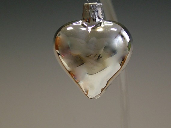 SRDCE MALÉ, SKLENĚNÁ OZDOBA, STŘÍBRNÉ, BEZ DEKORU