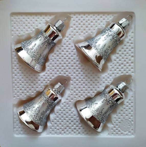 ZVONEK, SKLENĚNÁ VÁNOČNÍ OZDOBA, STŘÍBRNÝ, DEKOR RAMPOUCHŮ