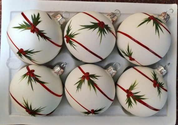 KOULE, SKLENĚNÁ, BÍLÝ MAT/SKOŘÁPKA, ZELENOČERVENÝ DEKOR