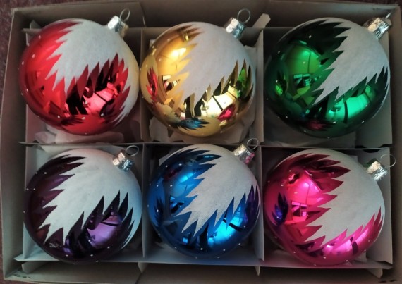 KOULE, SKLENĚNÁ, HLADKÁ, LESK, BARVA ASS, BÍLÝ MALOVANÝ DEKOR LISTŮ