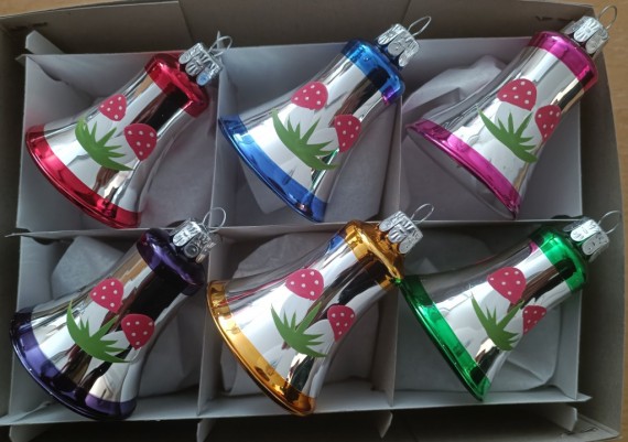 ZVONEK, SKLENĚNÁ VÁNOČNÍ OZDOBA, STŘÍBRNÝ, BAREVNÝ RETRO DEKOR