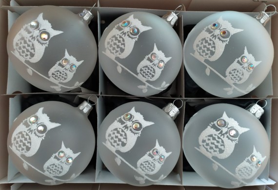 KOULE, SKLENĚNÁ, HLADKÁ, PRŮHLEDNÁ, BÍLÁ, MAT, DEKOR SOVA SE ŠATONY