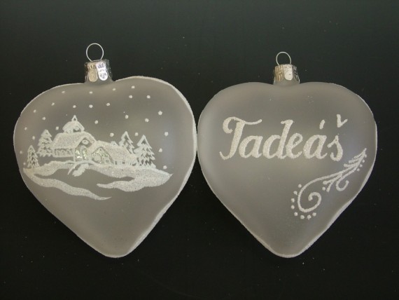 SRDCE VELKÉ BÍLÉ, SKLENĚNÁ OZDOBA, PRŮHLEDNÉ, BÍLÝ DEKOR CHALOUPKA