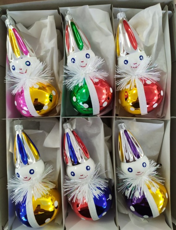 PANENKA/PANÁČEK SE ZDRHOVANOU ČEPIČKOU, LESK/MAT, MALOVANÝ BAREVNÝ DEKOR