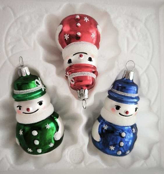 SNĚHULÁK MALÝ, SKLENĚNÝ, FORMA, BAREVNÝ DEKOR