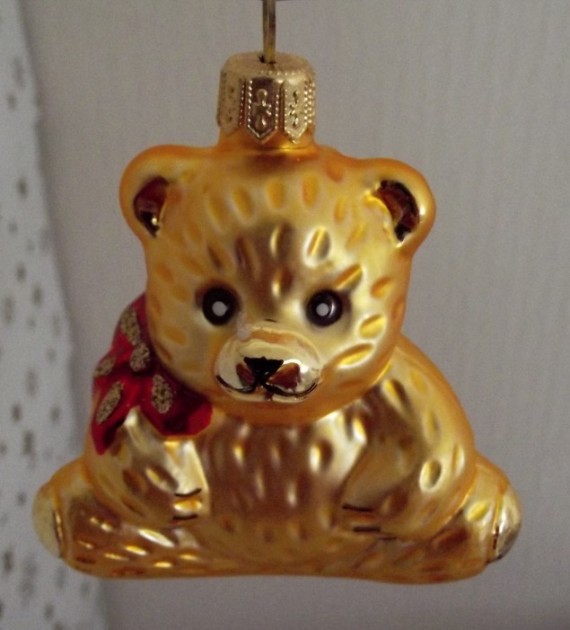 MEDVĚD SEDÍCÍ S MAŠLÍ, FORMA, ZLATÝ, MAT, DEKOR