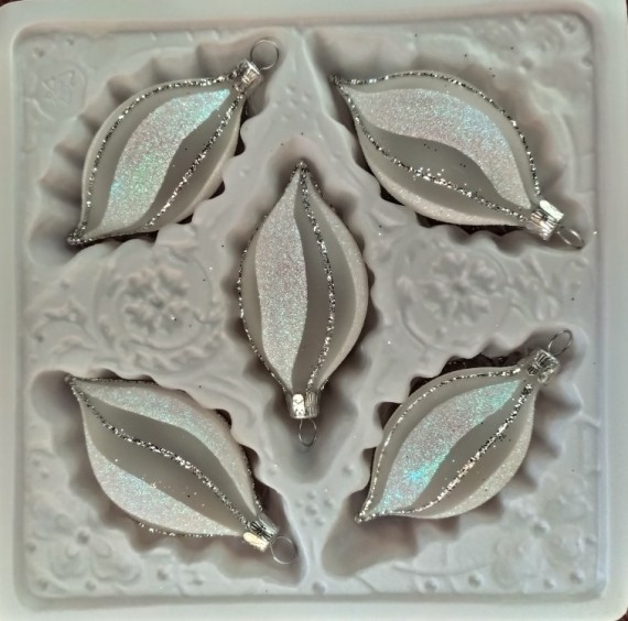 OLIVA, SKLENĚNÁ VÁNOČNÍ OZDOBA, PRŮHLEDNÁ, BÍLÁ, DEKOR