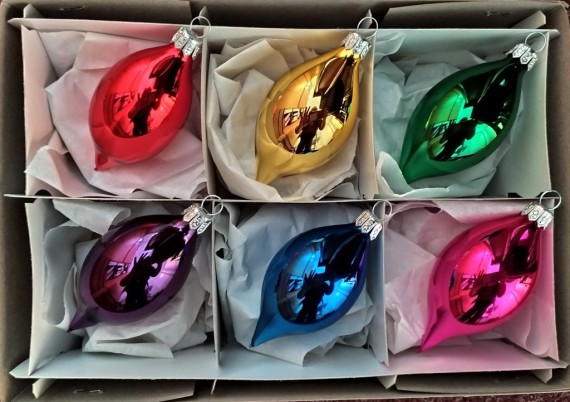 OLIVA, SKLENĚNÁ OZDOBA, BARVA ASS, BEZ DEKORU