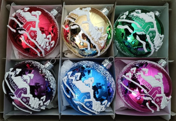 KOULE, skleněná, lesk, barva ass, bílý dekor, motiv vesničky