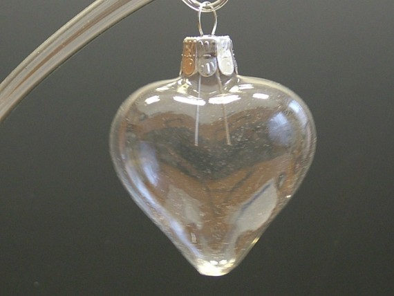 SRDCE FREE, SKLENĚNÁ OZDOBA, ČIRÉ, BEZ DEKORU