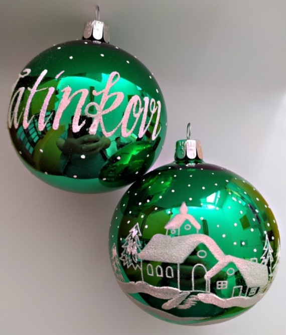 KOULE TM. ZELENÁ, LESK, CHALOUPKA, BÍLÝ POSYP