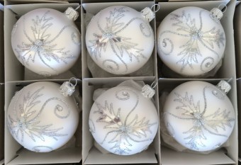 KOULE, skleněná, bílá, stříbrný dekor se šatony