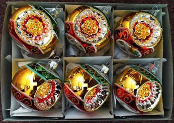 KOULE TLAČENÝ REFLEKTOR, SKLENĚNÁ, STŘÍBŘENÁ, BARVA ASS, LESK, MALOVANÝ DEKOR