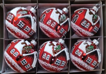 KOULE, SKLENĚNÁ VÁNOČNÍ OZDOBA, ČERVENÁ, LESK, ZIMNÍ DEKOR S DOMKY