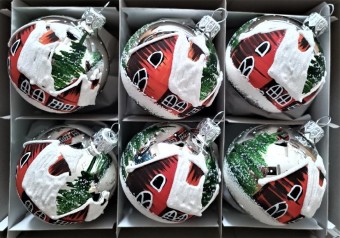 KOULE, SKLENĚNÁ VÁNOČNÍ OZDOBA, STŘÍBRNÁ, LESK, ZIMNÍ DEKOR S DOMKY