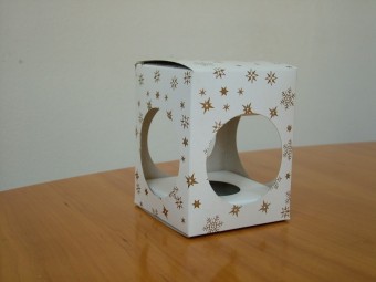 KRABIČKA S PRŮHLEDEM NA 1 KOULI O PRŮMĚRU 8 CM VČETNĚ FIXAČNÍCH VLOŽEK