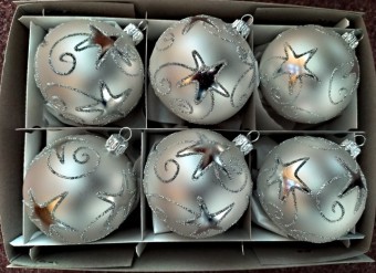 KOULE, SKLENĚNÁ VÁNOČNÍ OZDOBA, BÍLÁ, MAT, DEKOR HVĚZD